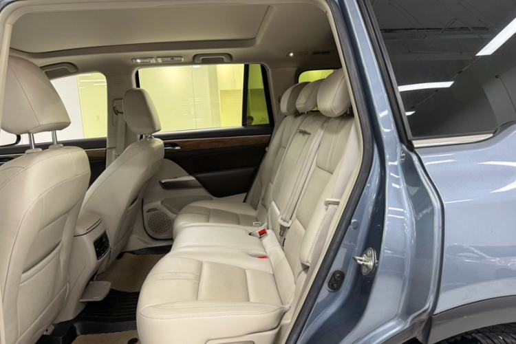 Used GAC Trumpchi GS8 2017 320T Two-Wheel Drive Luxury Smart Connectivity Version (7 Seats) Interior 8