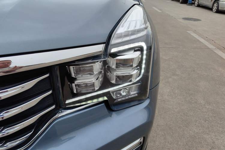 Used GAC Trumpchi GS8 2017 320T Two-Wheel Drive Luxury Smart Connectivity Version (7 Seats) Left Front Headlight