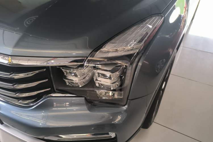 Used GAC Trumpchi GS8 2017 320T Two-Wheel Drive Luxury Smart Connectivity Version (7 Seats) Left Front Headlight