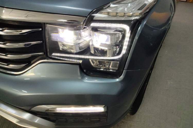 Used GAC Trumpchi GS8 2017 320T Two-Wheel Drive Luxury Smart Connectivity Version (7 Seats) Left Front Headlight
