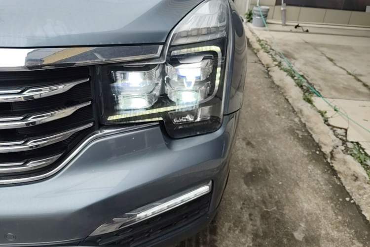 Used GAC Trumpchi GS8 2017 320T Two-Wheel Drive Luxury Smart Connectivity Version (7 Seats) Left Front Headlight