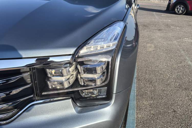 Used GAC Trumpchi GS8 2017 320T Four-Wheel Drive Luxury Smart Connectivity Version (7 Seats) Left Front Headlight