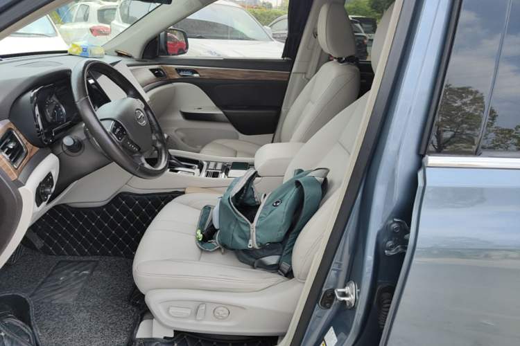 Used GAC Trumpchi GS8 2017 320T Two-Wheel Drive Luxury Smart Connectivity Version (7 Seats) Left Front Seat