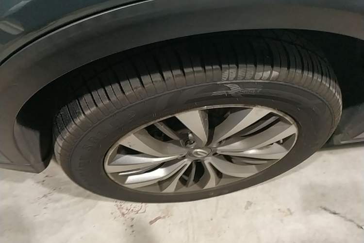 Used GAC Trumpchi GS8 2017 320T Two-Wheel Drive Luxury Smart Connectivity Version (7 Seats) Left Front Wheel Hub