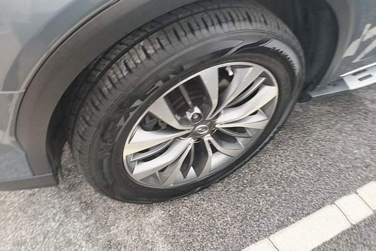 Used GAC Trumpchi GS8 2017 320T Four-Wheel Drive Luxury Smart Connectivity Version (7 Seats) Left Front Wheel Hub