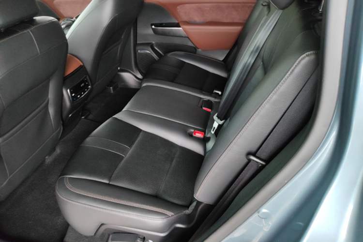 Used GAC Trumpchi GS8 2017 320T Two-Wheel Drive Luxury Smart Connectivity Version (7 Seats) Left Rear Seat