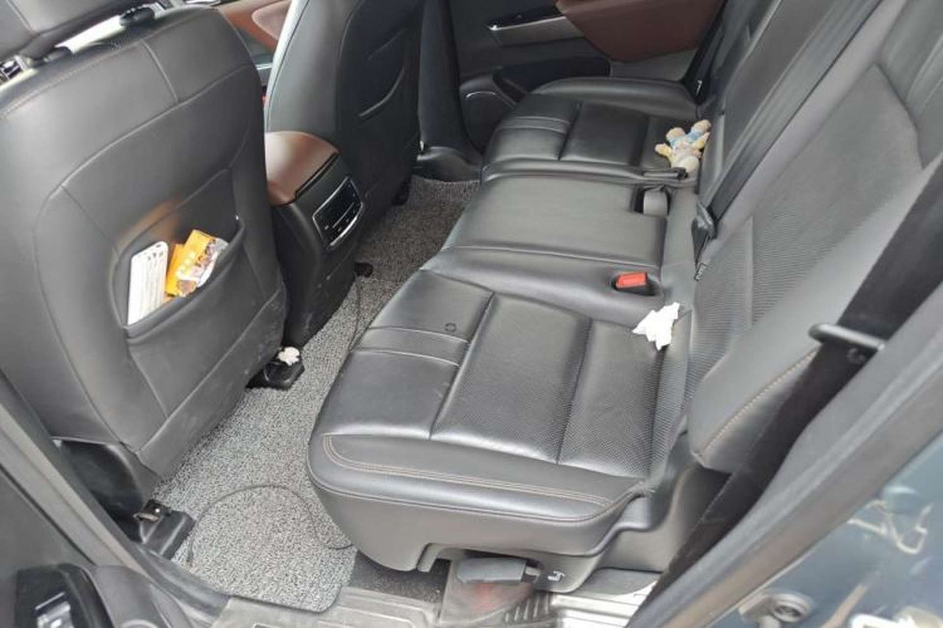 Used GAC Trumpchi GS8 2017 320T Two-Wheel Drive Luxury Smart Connectivity Version (7 Seats) Left Rear Seat