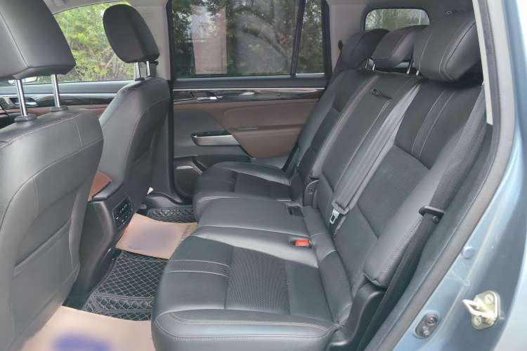 Used GAC Trumpchi GS8 2017 320T Two-Wheel Drive Luxury Smart Connectivity Version (7 Seats) Left Rear Seat