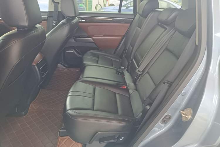 Used GAC Trumpchi GS8 2017 320T Two-Wheel Drive Luxury Smart Connectivity Version (7 Seats) Left Rear Seat