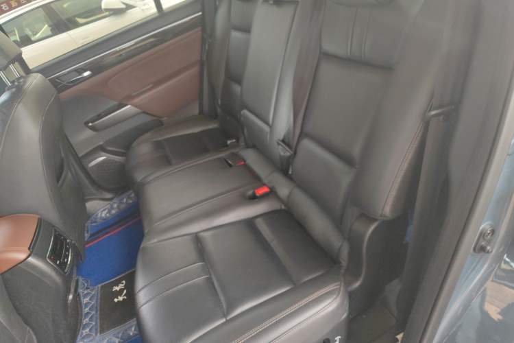 Used GAC Trumpchi GS8 2017 320T Two-Wheel Drive Luxury Smart Connectivity Version (7 Seats) Left Rear Seat