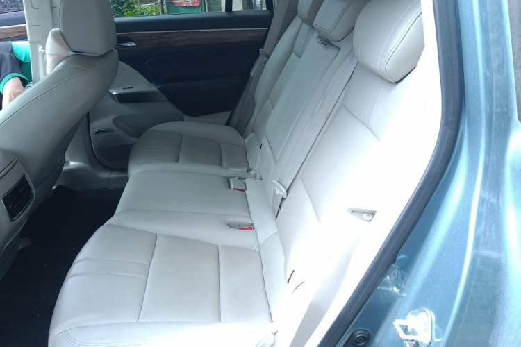 Used GAC Trumpchi GS8 2017 320T Two-Wheel Drive Luxury Smart Connectivity Version (7 Seats) Left Rear Seat