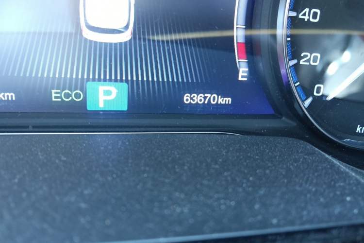 Used GAC Trumpchi GS8 2017 320T Two-Wheel Drive Luxury Smart Connectivity Version (7 Seats) Odometer Close Up