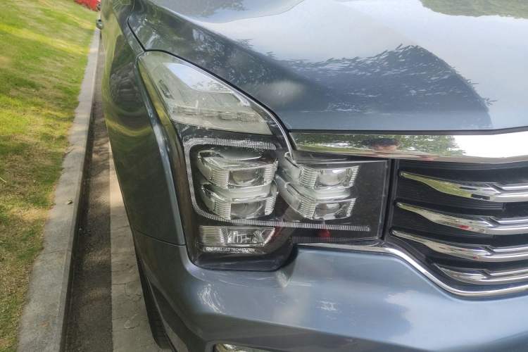 Used GAC Trumpchi GS8 2017 320T Two-Wheel Drive Luxury Smart Connectivity Version (7 Seats) Right Front Headlight
