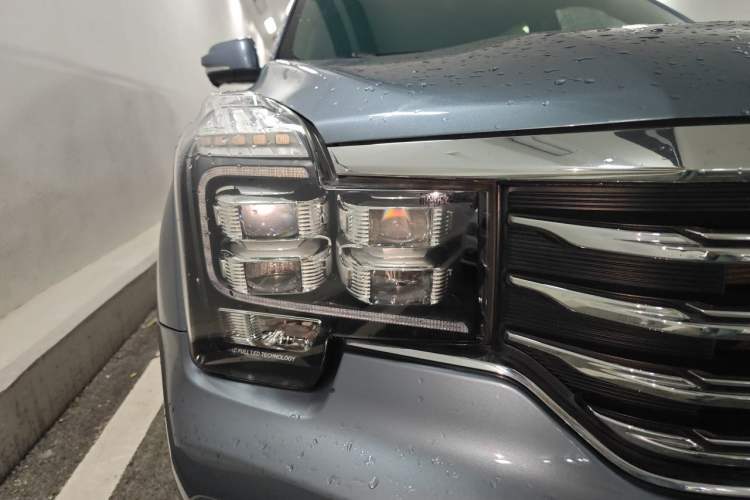 Used GAC Trumpchi GS8 2017 320T Two-Wheel Drive Luxury Smart Connectivity Version (7 Seats) Right Front Headlight