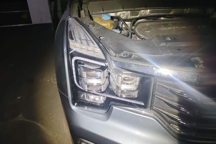 Used GAC Trumpchi GS8 2017 320T Two-Wheel Drive Luxury Smart Connectivity Version (7 Seats) Right Front Headlight