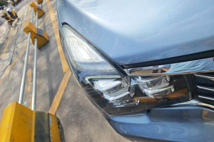 Used GAC Trumpchi GS8 2017 320T Two-Wheel Drive Luxury Smart Connectivity Version (7 Seats) Right Front Headlight