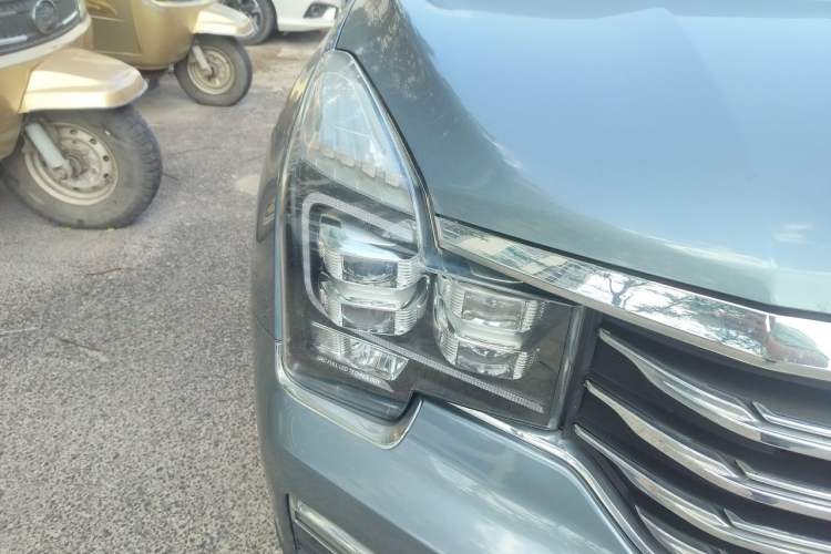 Used GAC Trumpchi GS8 2017 320T Two-Wheel Drive Luxury Smart Connectivity Version (7 Seats) Right Front Headlight