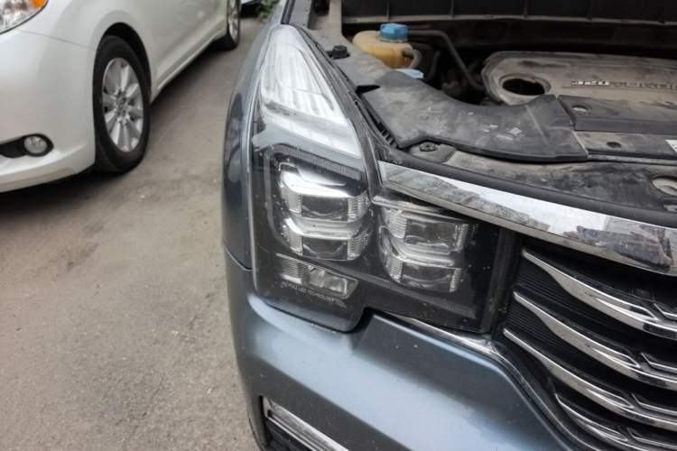 Used GAC Trumpchi GS8 2017 320T Two-Wheel Drive Luxury Smart Connectivity Version (7 Seats) Right Front Headlight