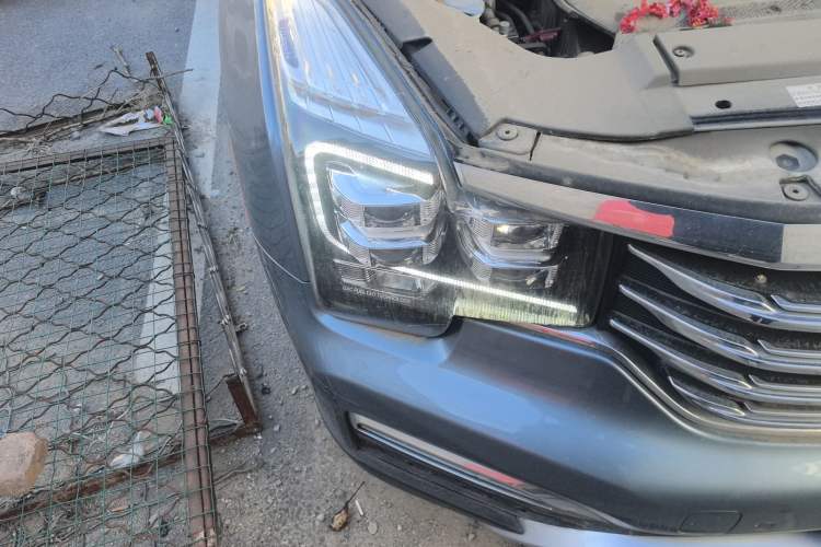 Used GAC Trumpchi GS8 2017 320T Two-Wheel Drive Luxury Smart Connectivity Version (7 Seats) Right Front Headlight