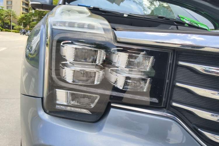 Used GAC Trumpchi GS8 2017 320T Two-Wheel Drive Luxury Smart Connectivity Version (7 Seats) Right Front Headlight