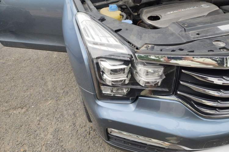 Used GAC Trumpchi GS8 2017 320T Two-Wheel Drive Luxury Smart Connectivity Version (7 Seats) Right Front Headlight
