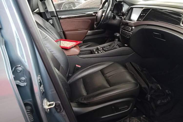 Used GAC Trumpchi GS8 2017 320T Two-Wheel Drive Luxury Smart Connectivity Version (7 Seats) Right Front Seat
