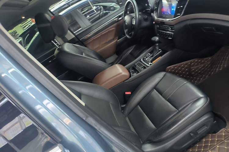 Used GAC Trumpchi GS8 2017 320T Two-Wheel Drive Luxury Edition (7 Seats) Right Front Seat