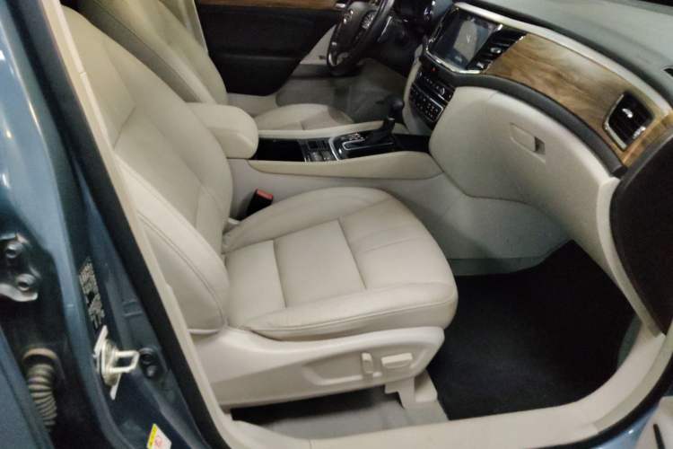 Used GAC Trumpchi GS8 2017 320T Two-Wheel Drive Luxury Smart Connectivity Version (7 Seats) Right Front Seat