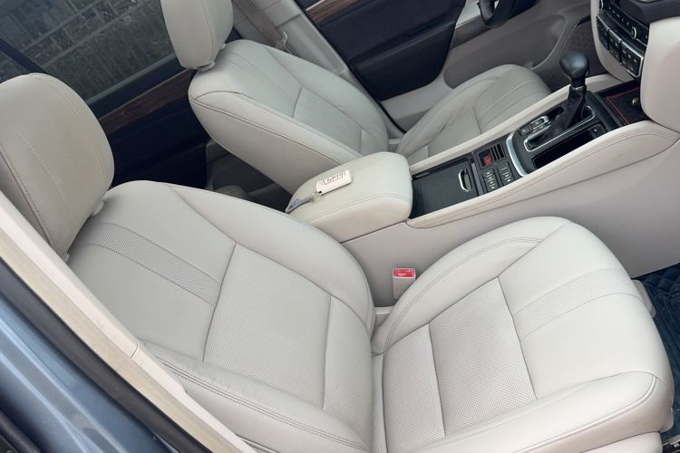 Used GAC Trumpchi GS8 2017 320T Two-Wheel Drive Luxury Smart Connectivity Version (7 Seats) Right Front Seat