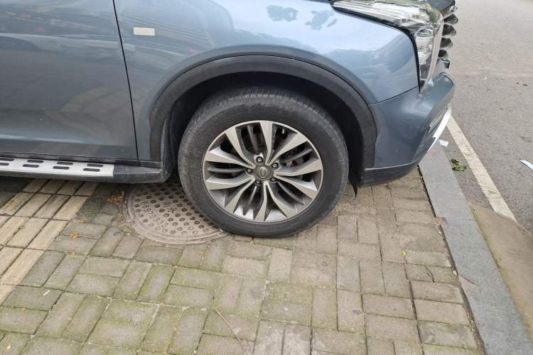 Used GAC Trumpchi GS8 2017 320T Two-Wheel Drive Luxury Smart Connectivity Version (7 Seats) Right Front Wheel Hub