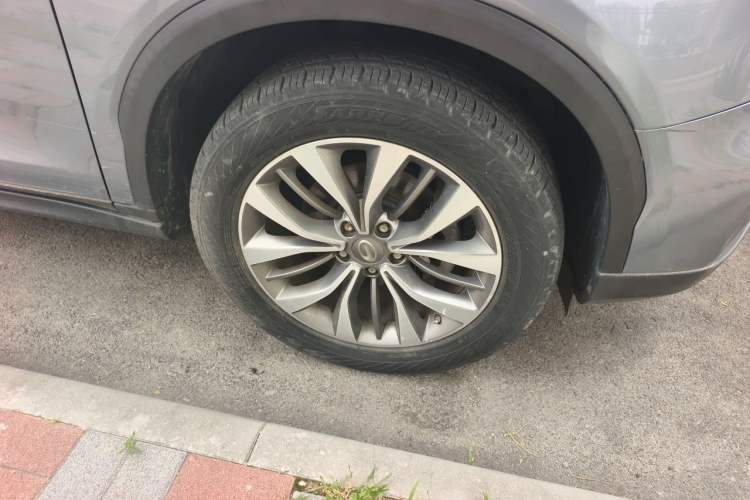 Used GAC Trumpchi GS8 2017 320T Two-Wheel Drive Luxury Smart Connectivity Version (7 Seats) Right Front Wheel Hub