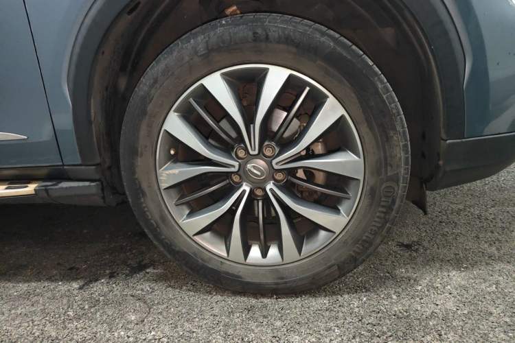Used GAC Trumpchi GS8 2017 320T Two-Wheel Drive Luxury Smart Connectivity Version (7 Seats) Right Front Wheel Hub