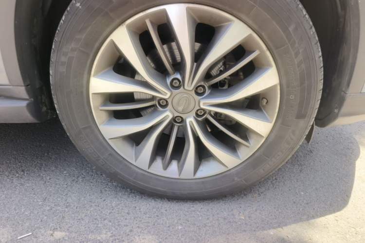 Used GAC Trumpchi GS8 2017 320T Two-Wheel Drive Luxury Smart Connectivity Version (7 Seats) Right Front Wheel Hub
