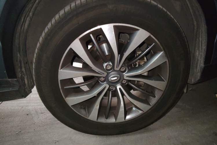 Used GAC Trumpchi GS8 2017 320T Two-Wheel Drive Luxury Smart Connectivity Version (7 Seats) Right Front Wheel Hub
