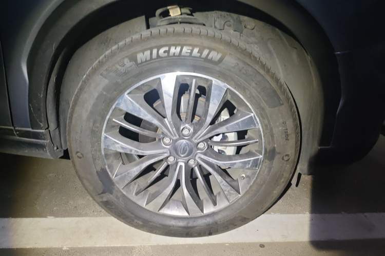 Used GAC Trumpchi GS8 2017 320T Two-Wheel Drive Luxury Smart Connectivity Version (7 Seats) Right Front Wheel Hub