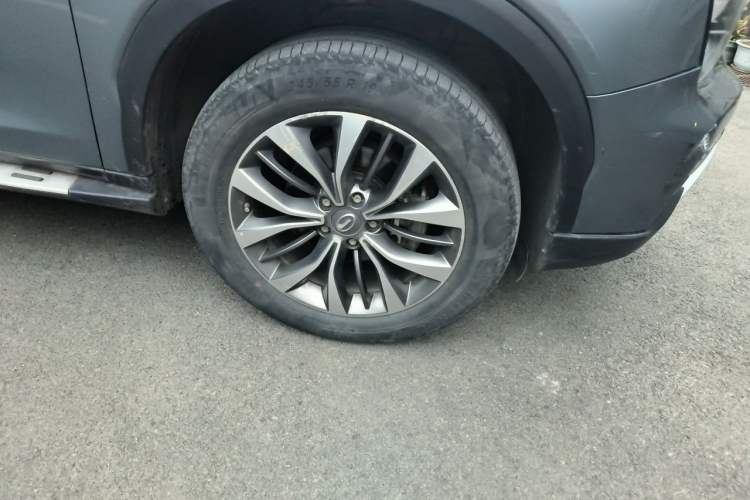 Used GAC Trumpchi GS8 2017 320T Two-Wheel Drive Luxury Smart Connectivity Version (7 Seats) Right Front Wheel Hub
