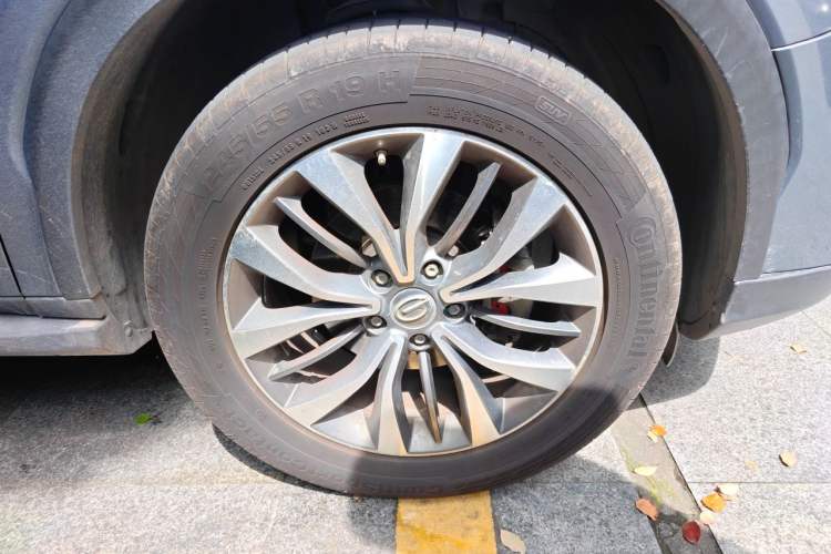 Used GAC Trumpchi GS8 2017 320T Two-Wheel Drive Luxury Smart Connectivity Version (7 Seats) Right Front Wheel Hub