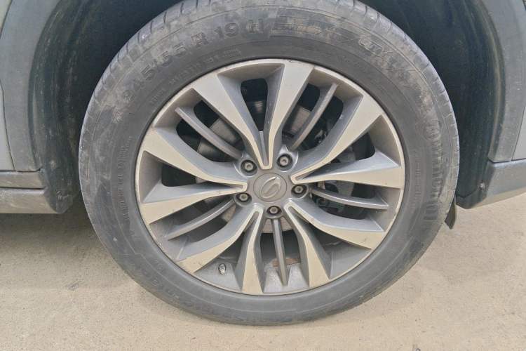 Used GAC Trumpchi GS8 2017 320T Two-Wheel Drive Luxury Smart Connectivity Version (7 Seats) Right Front Wheel Hub