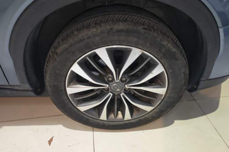 Used GAC Trumpchi GS8 2017 320T Two-Wheel Drive Luxury Smart Connectivity Version (7 Seats) Right Front Wheel Hub