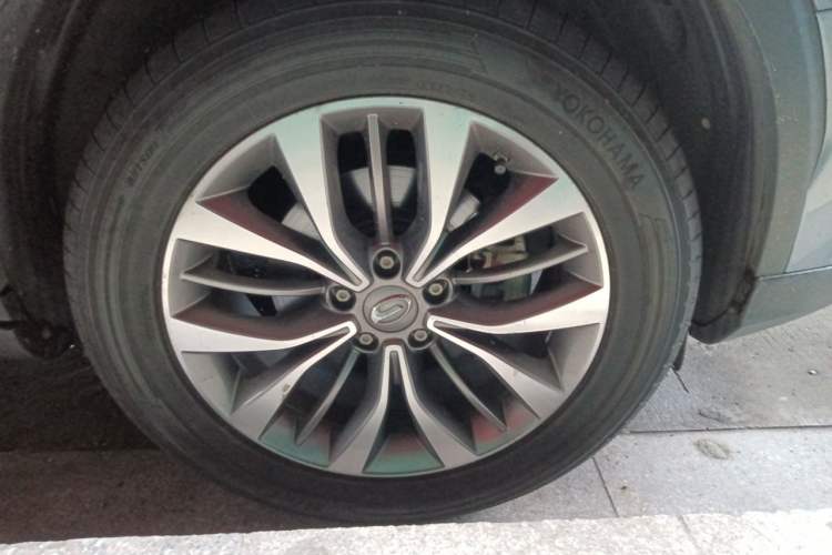 Used GAC Trumpchi GS8 2017 320T Two-Wheel Drive Luxury Smart Connectivity Version (7 Seats) Right Front Wheel Hub