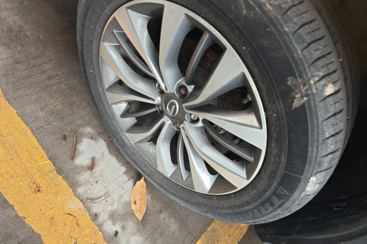 Used GAC Trumpchi GS8 2017 320T Two-Wheel Drive Luxury Smart Connectivity Version (7 Seats) Right Front Wheel Hub