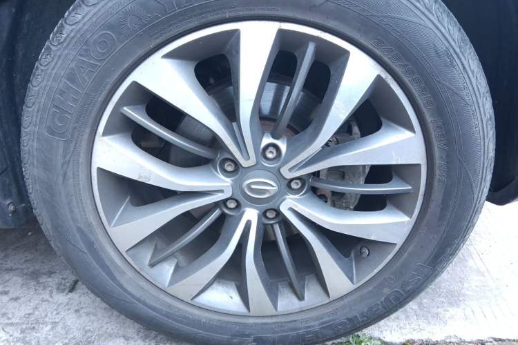 Used GAC Trumpchi GS8 2017 320T Two-Wheel Drive Luxury Smart Connectivity Version (7 Seats) Right Front Wheel Hub
