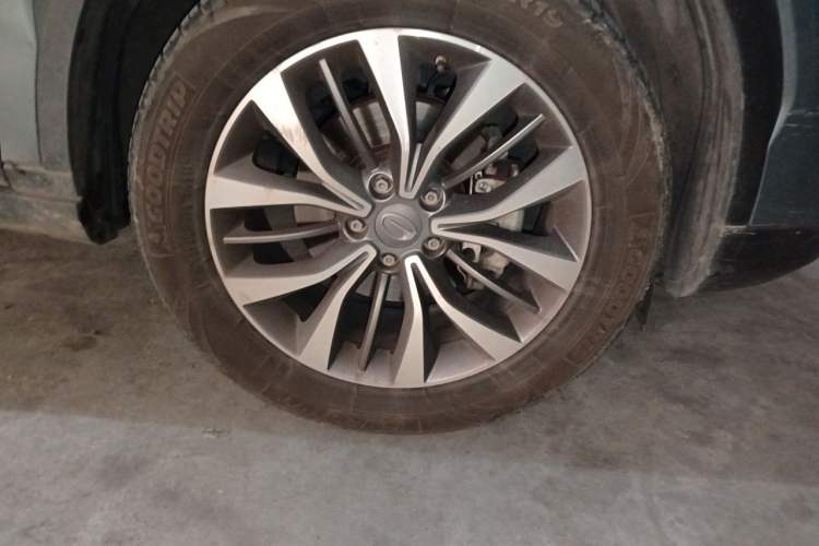 Used GAC Trumpchi GS8 2017 320T Two-Wheel Drive Luxury Smart Connectivity Version (7 Seats) Right Front Wheel Hub