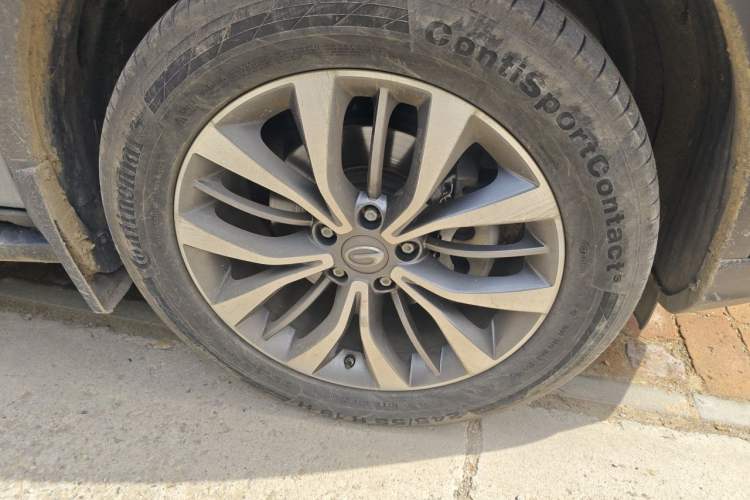 Used GAC Trumpchi GS8 2017 320T Two-Wheel Drive Luxury Smart Connectivity Version (7 Seats) Right Front Wheel Hub