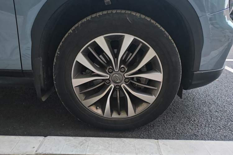 Used GAC Trumpchi GS8 2017 320T Two-Wheel Drive Luxury Smart Connectivity Version (7 Seats) Right Front Wheel Hub