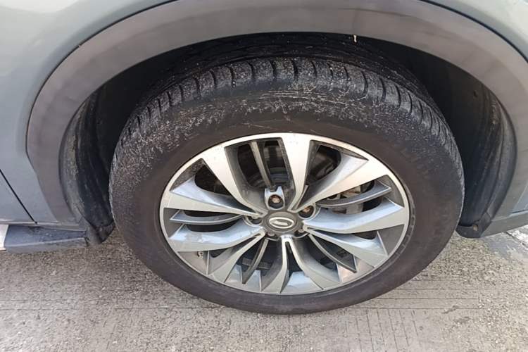 Used GAC Trumpchi GS8 2017 320T Two-Wheel Drive Luxury Smart Connectivity Version (7 Seats) Right Front Wheel Hub