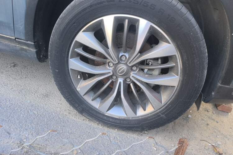 Used GAC Trumpchi GS8 2017 320T Two-Wheel Drive Luxury Smart Connectivity Version (7 Seats) Right Front Wheel Hub