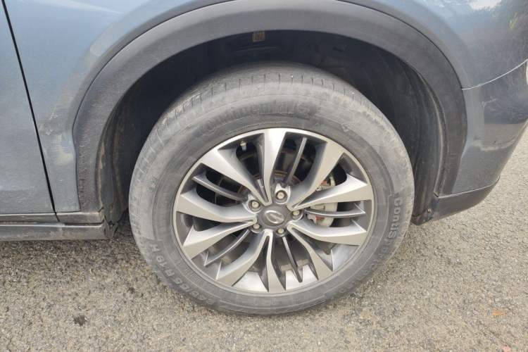 Used GAC Trumpchi GS8 2017 320T Two-Wheel Drive Luxury Smart Connectivity Version (7 Seats) Right Front Wheel Hub