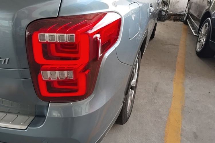 Used GAC Trumpchi GS8 2017 320T Two-Wheel Drive Luxury Smart Connectivity Version (7 Seats) Right Rear Taillight
