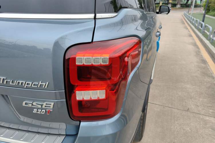 Used GAC Trumpchi GS8 2017 320T Two-Wheel Drive Luxury Smart Connectivity Version (7 Seats) Right Rear Taillight
